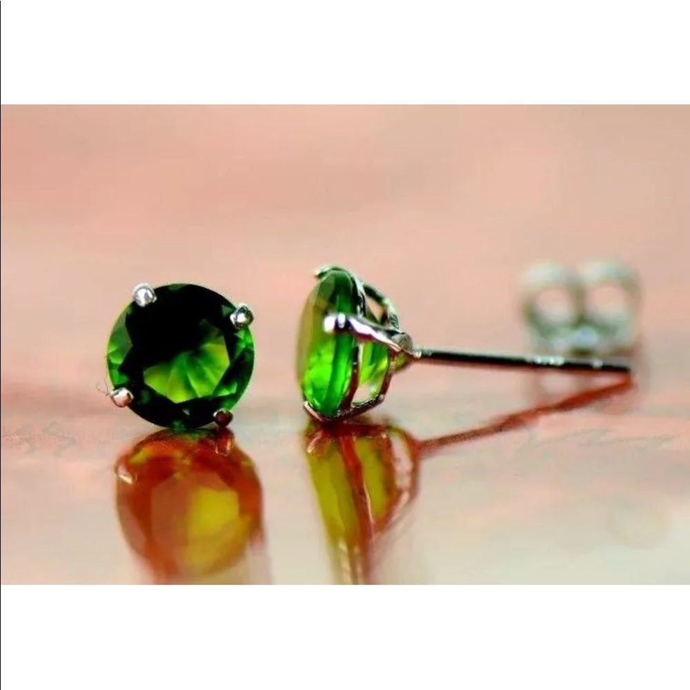 14K White Gold 5mm CZ Stud Earrings - Picture 1 of 3